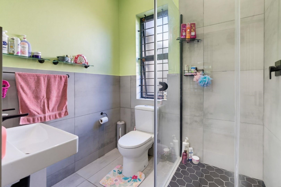 To Let 3 Bedroom Property for Rent in Royal Ascot Western Cape